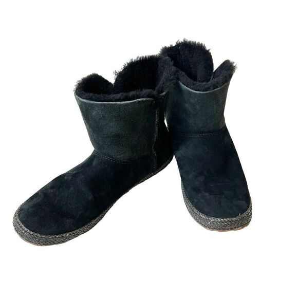 UGG Classic Ankle Bootie Women's 7 Black Leather Sheepskin Lining Pull On Casual - Picture 2 of 11